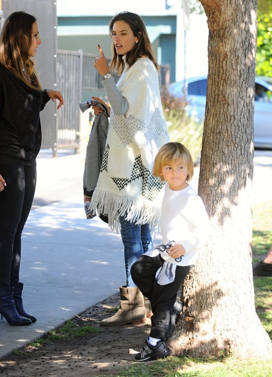 Jego mama to sławna modelka (FOTO)