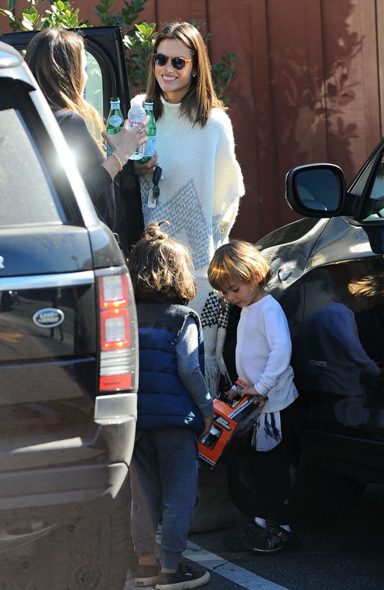 Jego mama to sławna modelka (FOTO)