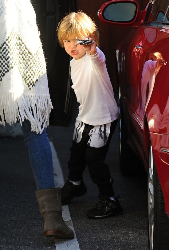 Jego mama to sławna modelka (FOTO)