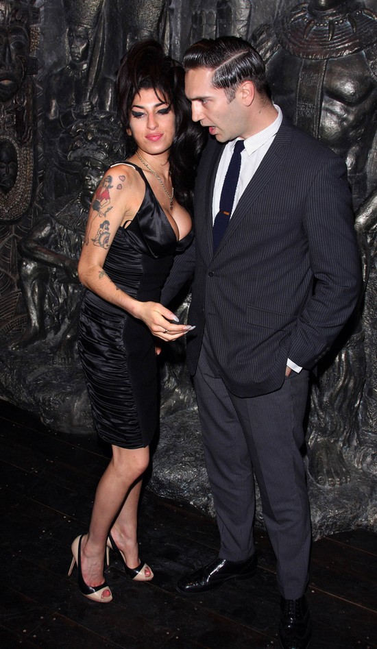 Nagie zdjęcia Amy Winehouse są na sprzedaż Nagie zdjęcia Amy Winehouse są na sprzedaż