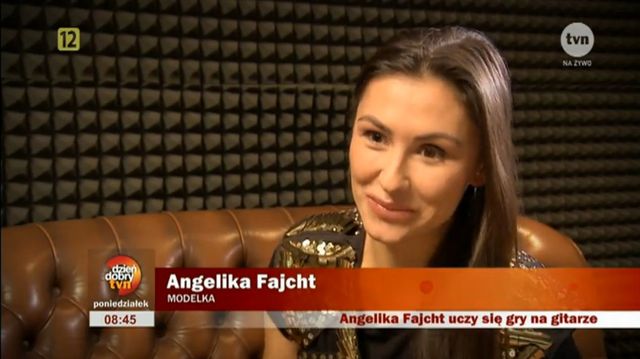 Angelika Fajcht poszła na lekcję gry na gitarze!