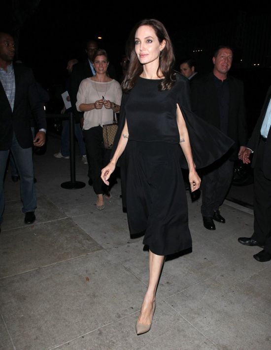 Angelina Jolie blada jak trup (FOTO) Angelina Jolie blada jak trup (FOTO)