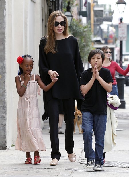Angelina Jolie zabroniła dzieciom słuchać Rihanny Angelina Jolie zabroniła dzieciom słuchać Rihanny