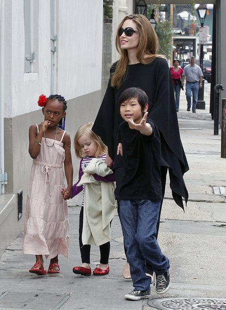 Angelina Jolie zabroniła dzieciom słuchać Rihanny Angelina Jolie zabroniła dzieciom słuchać Rihanny