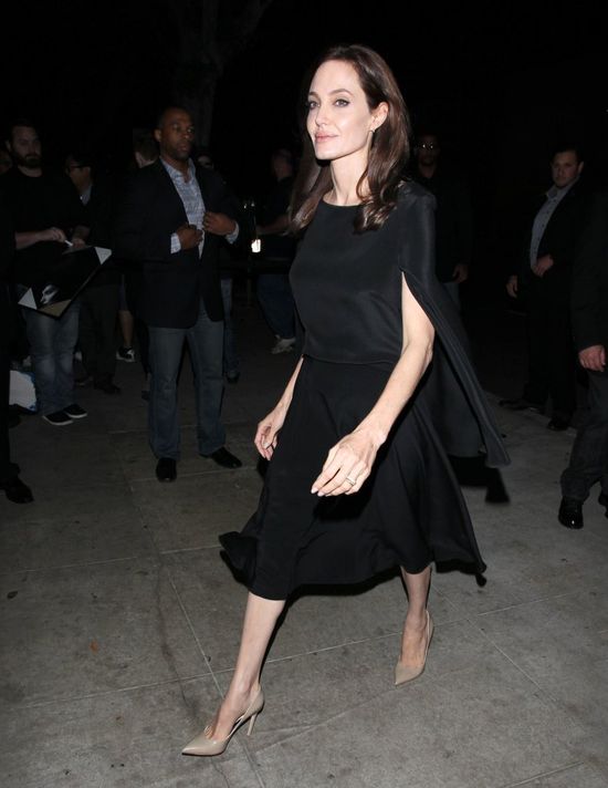 Angelina Jolie blada jak trup (FOTO) Angelina Jolie blada jak trup (FOTO)