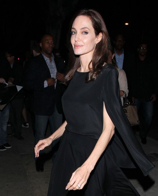  Angelina Jolie blada jak trup (FOTO)