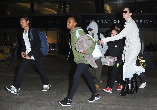 Przykre zaplecze wyjść Angeliny Jolie z dziećmi