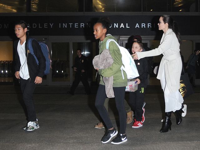 Przykre zaplecze wyjść Angeliny Jolie z dziećmi