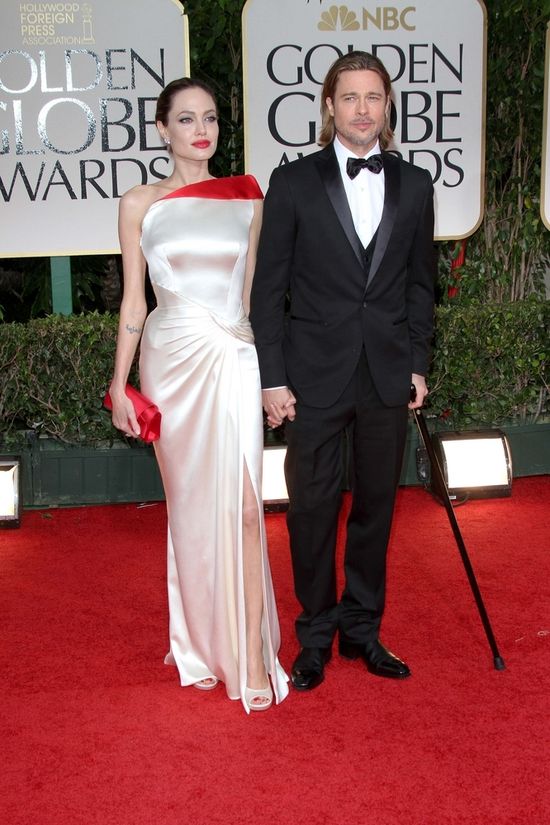 Angelina i Brad byli już małżeństwem, gdy brali ślub! Angelina i Brad byli już małżeństwem, gdy brali ślub!