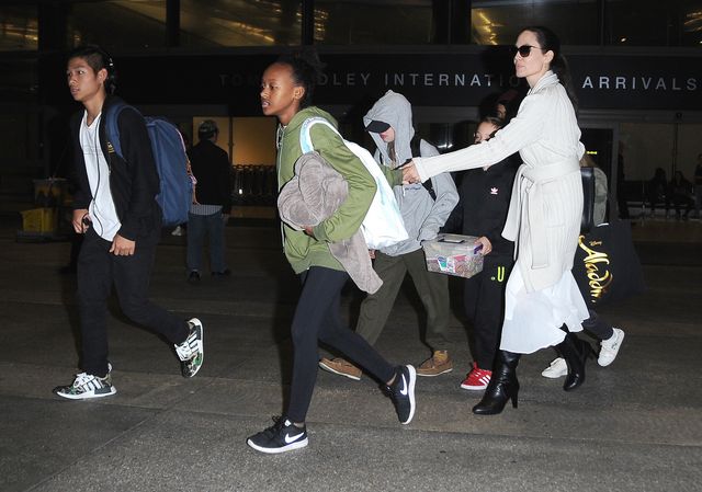 Przykre zaplecze wyjść Angeliny Jolie z dziećmi