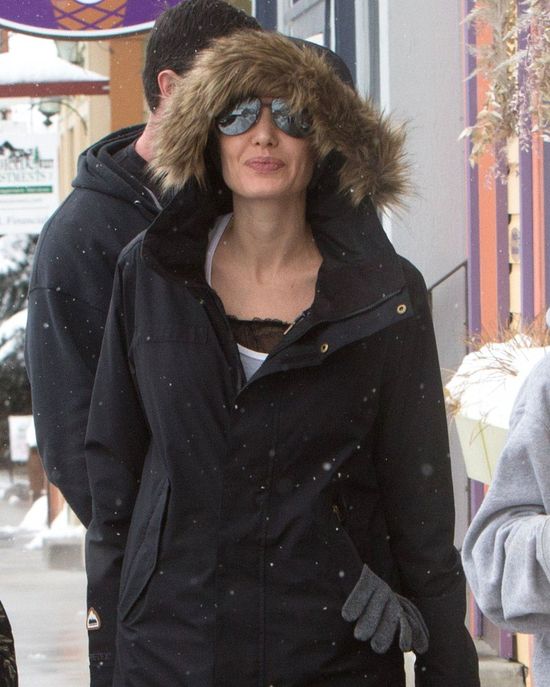 Uśmiechnięta Angelina Jolie z dziećmi w Colorado (FOTO)