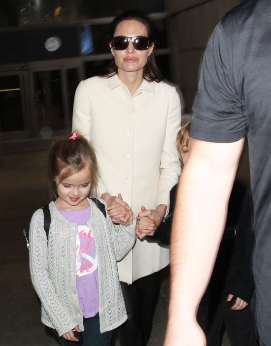 Paparazzi przyłapali Angelinę Jolie z dziećmi (FOTO)