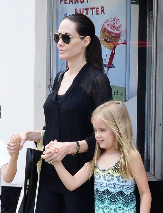 Angelina Jolie waży 34 kilogramy! Jest karmiona przez SONDĘ! Angelina Jolie waży 34 kilogramy! Jest karmiona przez SONDĘ!
