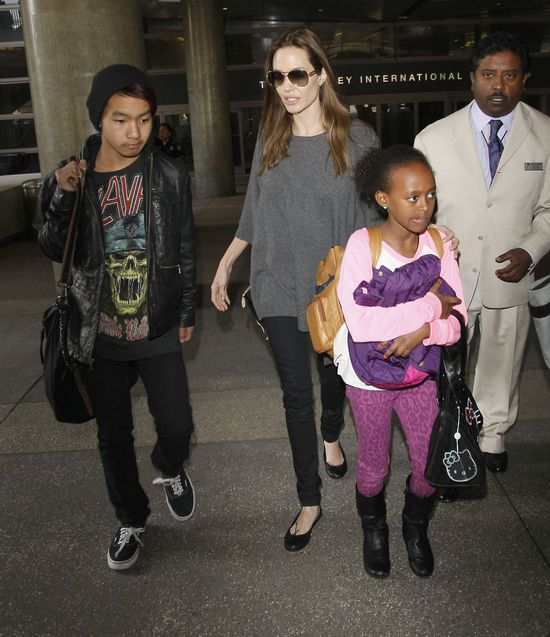 Angelina Jolie nie radzi sobie z dziećmi i...