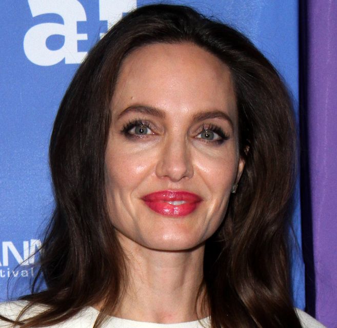 Angelina Jolie skróciła włosy (ZDJĘCIA)