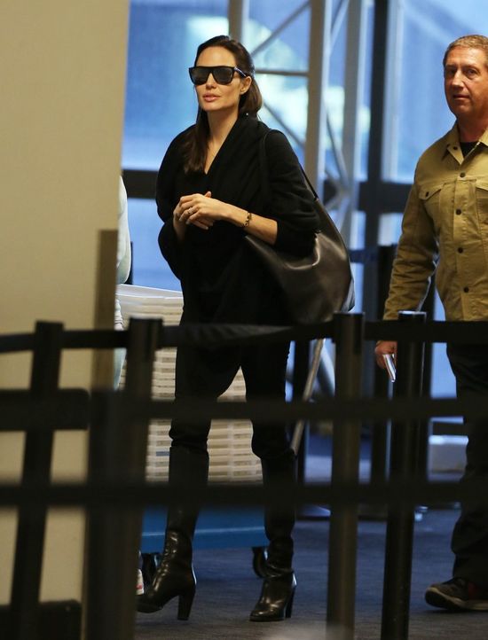 Angelina Jolie ma nogi chudsze jak modelka? (FOTO)