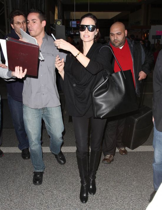 Angelina Jolie ma nogi chudsze jak modelka? (FOTO)