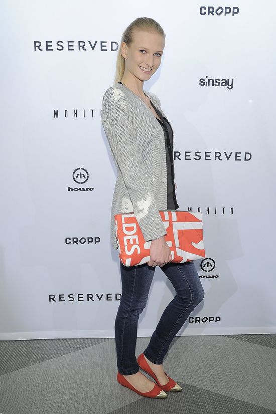 Gwiazdeczki pracują na otwarciu sieciówki (FOTO)