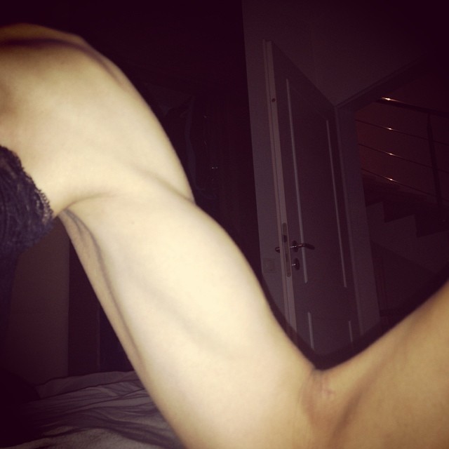 Anna Przybylska chwali się bicepsem (FOTO)