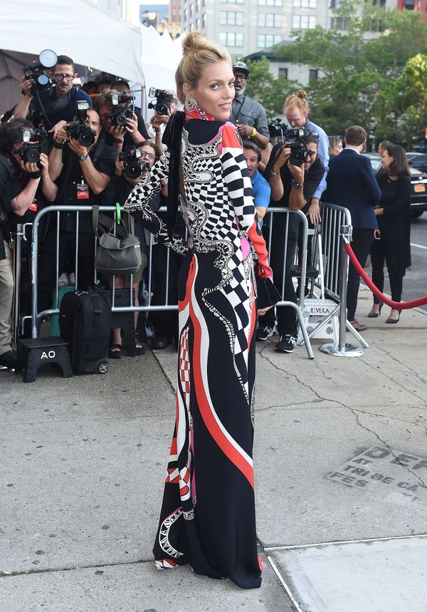 Najlepszy look wieczoru - bezapelacyjnie Anja Rubik (FOTO) Najlepszy look wieczoru - bezapelacyjnie Anja Rubik (FOTO)