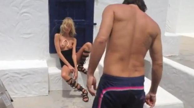 Anja Rubik nago dla francuskiego Vogue'a (FOTO + VIDEO)