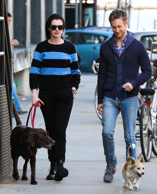 Anne Hathawy tylko przez chwilę wyglądała pięknie (FOTO)