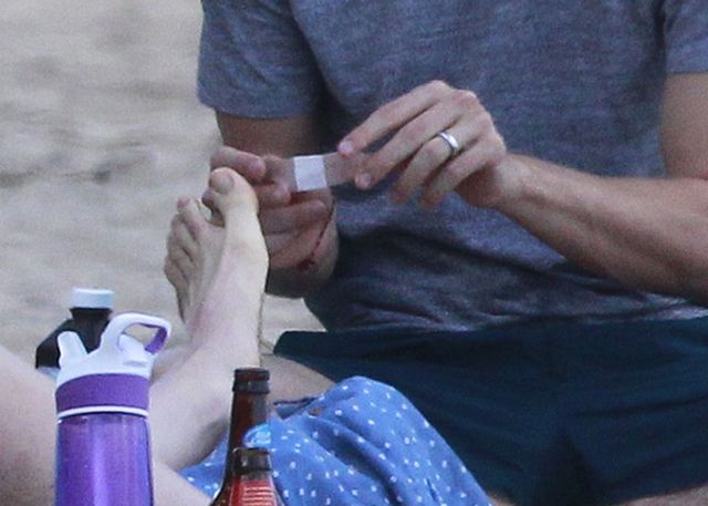 Anne Hathaway bez makijażu na urlopie z ukochanym (FOTO) Anne Hathaway bez makijażu na urlopie z ukochanym (FOTO)