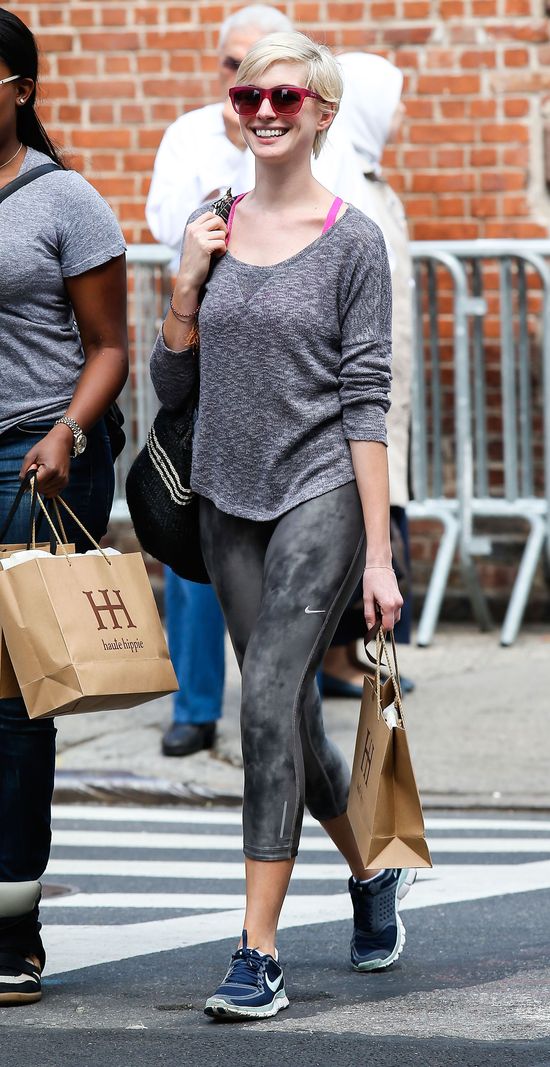 Anna Hathaway - roześmiana blondynka Anna Hathaway - roześmiana blondynka