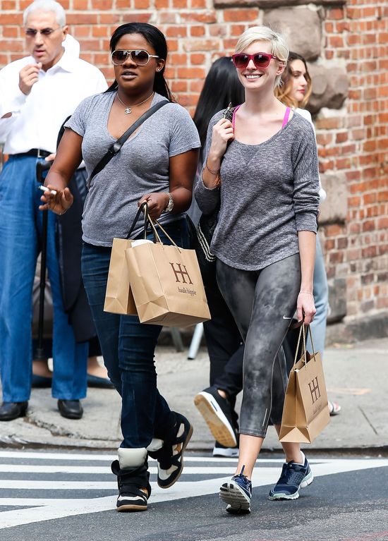 Anna Hathaway - roześmiana blondynka Anna Hathaway - roześmiana blondynka