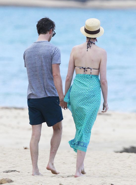 Anne Hathaway bez makijażu na urlopie z ukochanym (FOTO) Anne Hathaway bez makijażu na urlopie z ukochanym (FOTO)