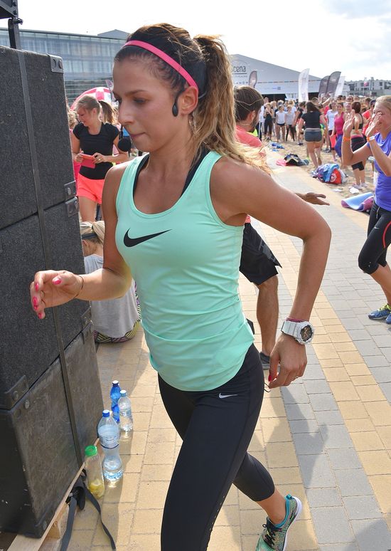 Co się dzieje, gdy Anna zrzuci sportowy strój i założy czerwoną sukienkę? Co się dzieje, gdy Anna zrzuci sportowy strój i założy czerwoną sukienkę?