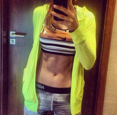 Która ma ładniejszy brzuszek - Lewandowska czy Chodakowska? 