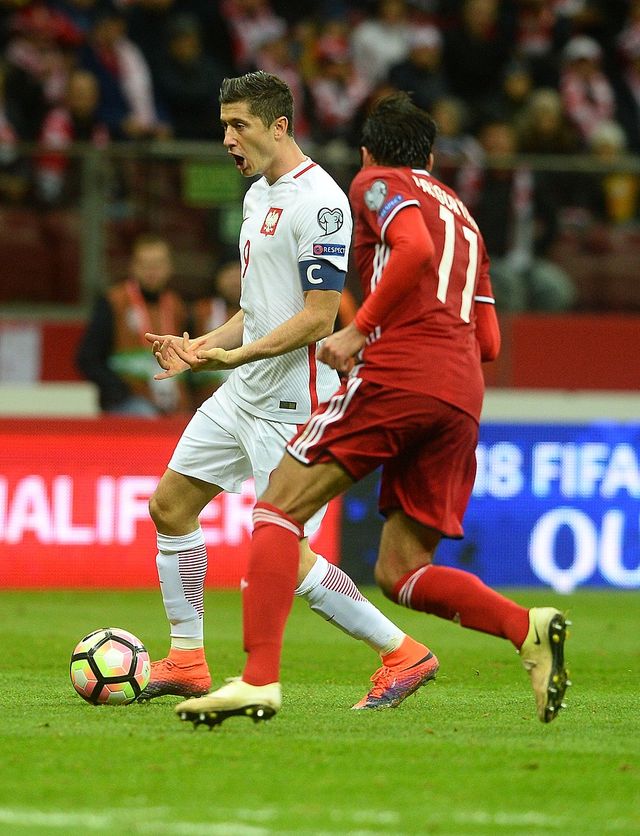 Anna Lewandowska pokazała, jak jej mąż składa łóżeczko dla dziecka (InstaStory) Anna Lewandowska pokazała, jak jej mąż składa łóżeczko dla dziecka (InstaStory)