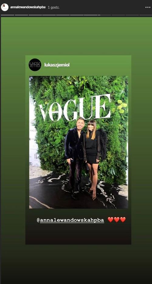 Anna Lewandowska w seksownej mini z piórami na imprezie polskiego Vogue