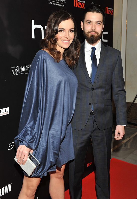 Anna Wendzikowska głaszcze ciążowy brzuszek (FOTO)