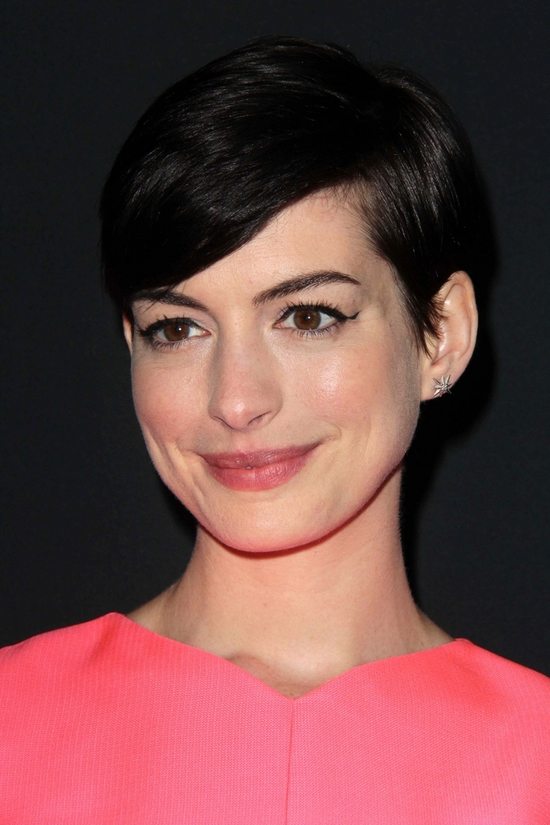 Anne Hathaway w szczytnym celu (FOTO) Anne Hathaway w szczytnym celu (FOTO)