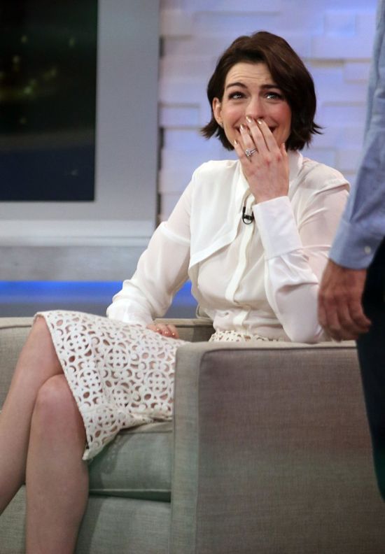 Anne Hathaway zachwycona porównaniami do Amal Clooney