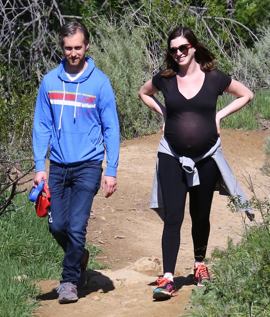 Anne Hathaway urodzi lada dzień? (FOTO)