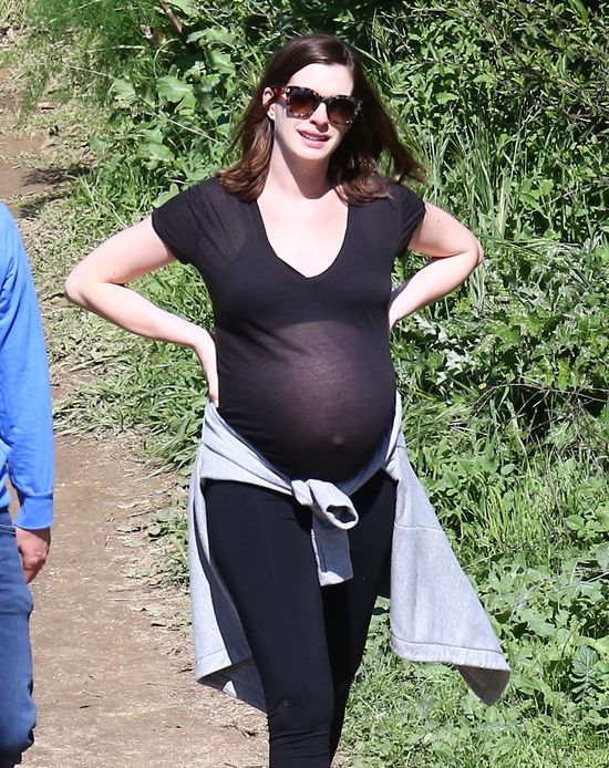 Anne Hathaway urodzi lada dzień? (FOTO)