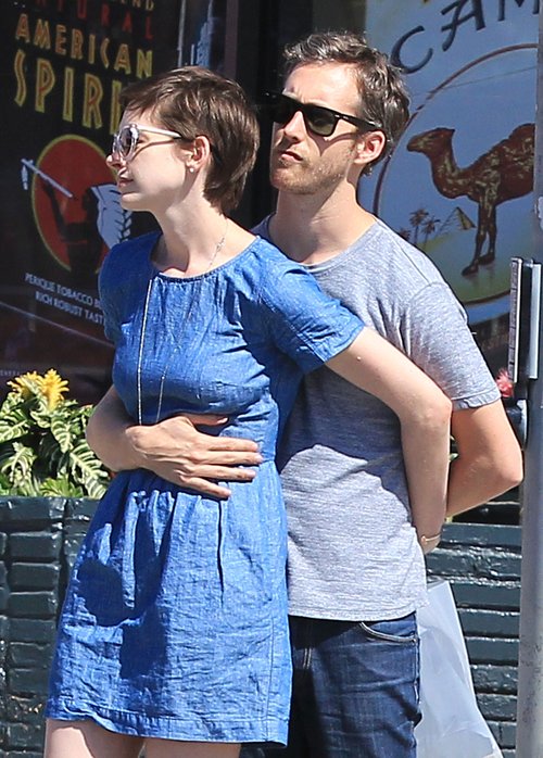 Anne Hathaway może się już nacieszyć narzeczonym (FOTO)