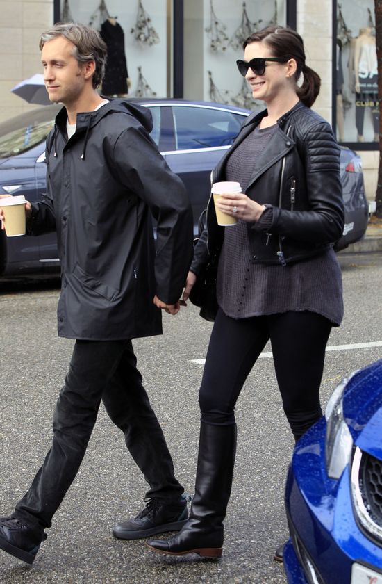 Anna Hathaway ma humorki w ciąży (FOTO)