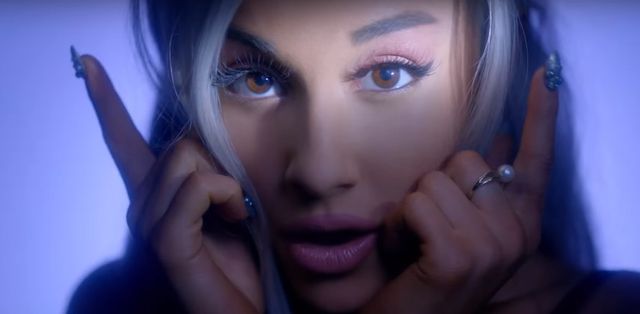 To najseksowniejszy teledysk Ariany Grande? (FOTO)