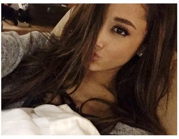 Ariana Grande w końcu ZMIENIŁA FRYZURĘ! (FOTO)