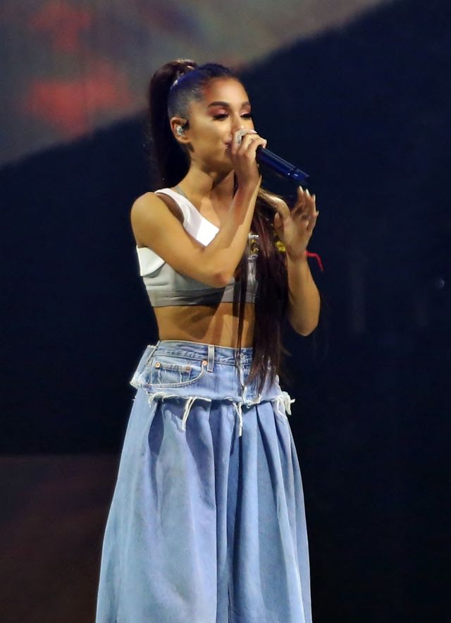 Ile razy Ariana Grande przebiera się podczas koncertu? (ZDJĘCIA) Ile razy Ariana Grande przebiera się podczas koncertu? (ZDJĘCIA)