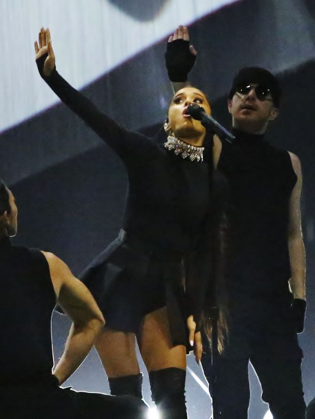 Ile razy Ariana Grande przebiera się podczas koncertu? (ZDJĘCIA) Ile razy Ariana Grande przebiera się podczas koncertu? (ZDJĘCIA)