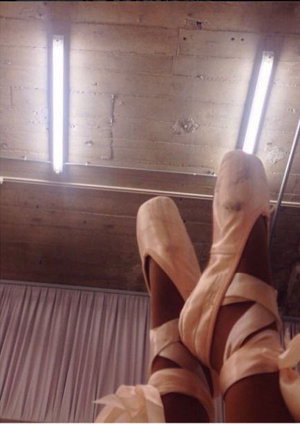 Ariana Grande w czułych objęciach Chrisa Browna (FOTO)