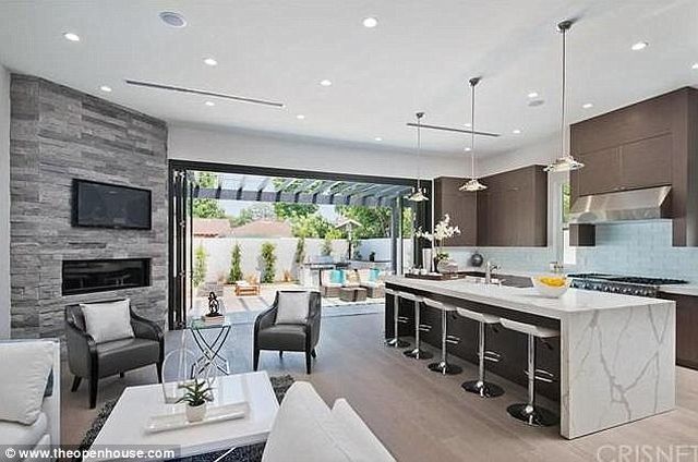 Ariel Winter ubiera się jak Kim Kardashian, mieszka jak Kylie Jenner