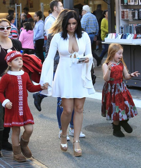 Na spotkanie z rodziną poszła w takim stroju (FOTO)