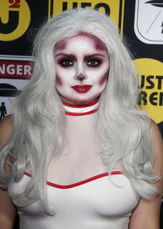 Czekała na Halloween, by bezkarnie pokazać pośladki? (FOTO)