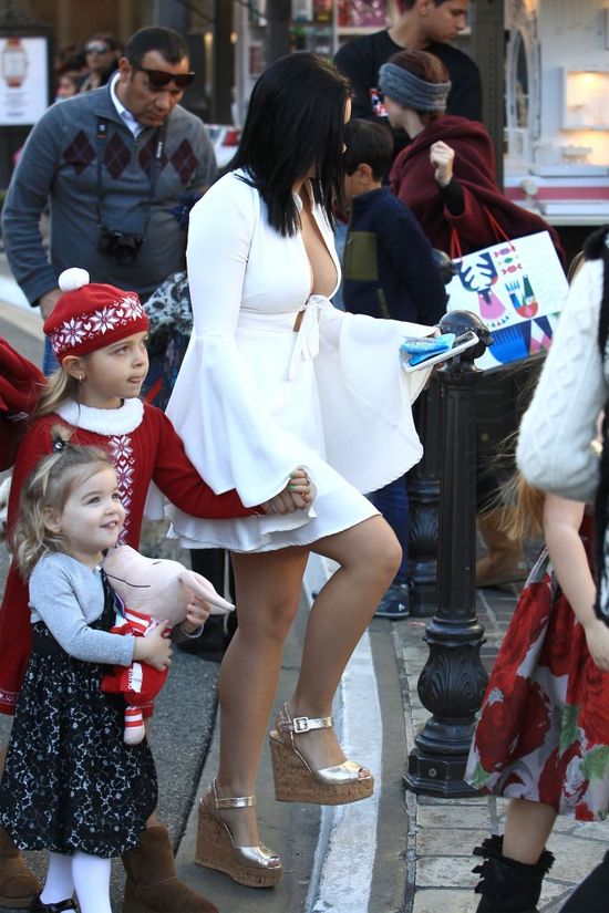 Na spotkanie z rodziną poszła w takim stroju (FOTO)